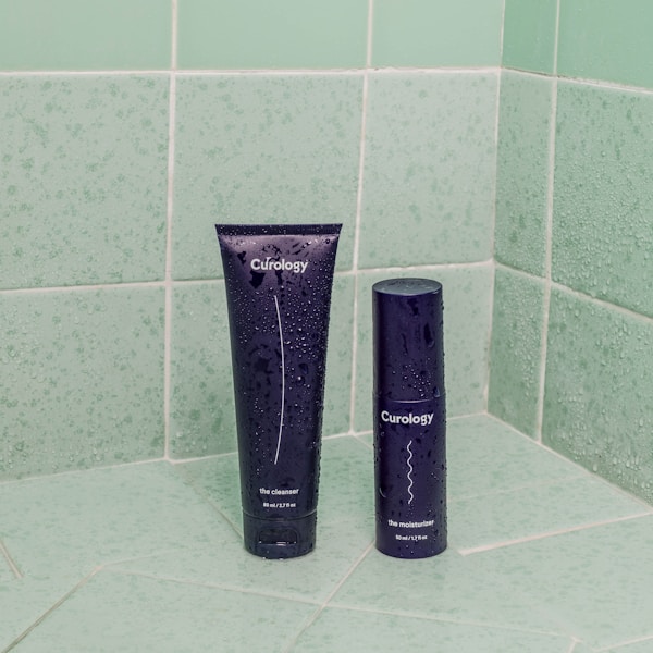 كريم مرطب للبشرة بالحمض الهيالوروني